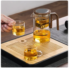 Elegant Glass Teapot with Integrated Infuser
